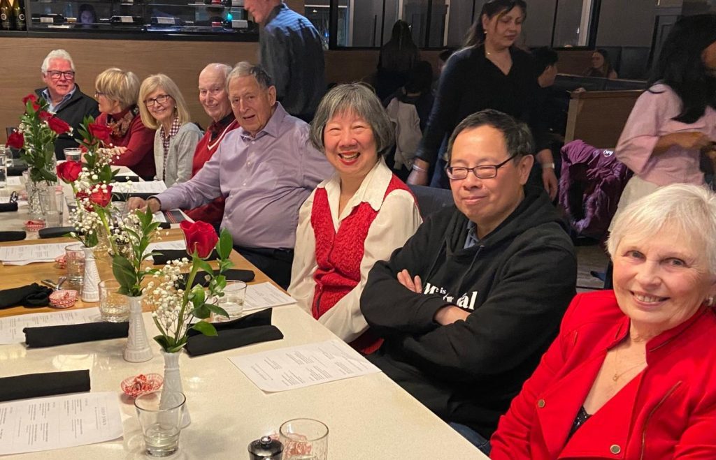 Smiley faces of people gathered on Valentine's day to dine .